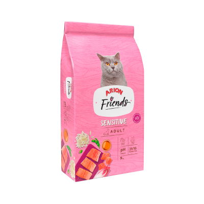 Pacote rosa de ração para gato Arion Friends Sensitive Adult com imagem de gato cinza