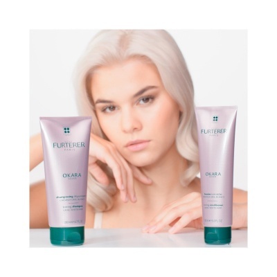 Dois tubos de champô René Furterer OKARA com uma mulher loira ao fundo