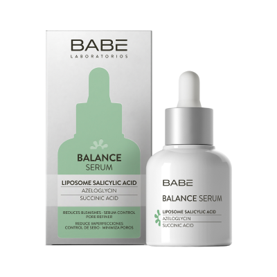 Frasco de sérum branco com conta-gotas prateado e caixa prateada da BABE Balance Serum.