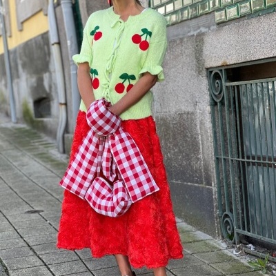 Casaco&#x20;verde&#x20;com&#x20;cerejas