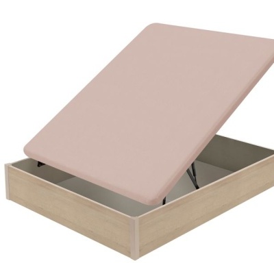 Cama de arrumação com colchão rosa claro levantado e base de madeira clara