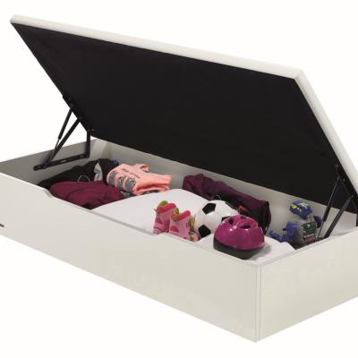 Cama individual branca com arrumação elevatória e interior preto, com objetos organizados