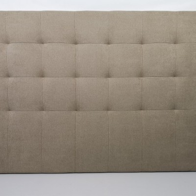 Cabeceira de cama bege com padrão acolchoado quadrado