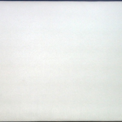 Tela branca esticada sobre moldura de madeira