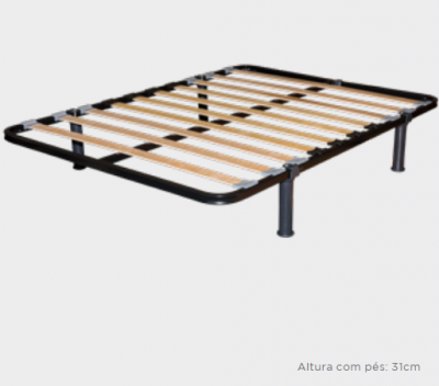 Estrado de cama metálico com ripas de madeira e pés