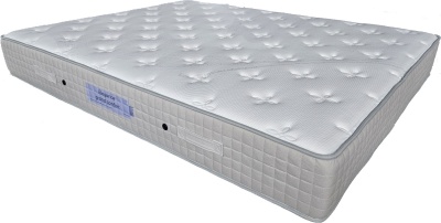 Colchão branco acolchoado com padrão de botões e laterais cinza com padrão quadrado e etiqueta azul