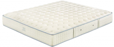 Colchão branco acolchoado com padrão de quadrados e bordas cinzentas