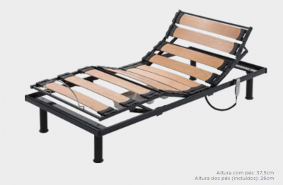 Estrado articulado metálico com ripas de madeira claras ajustável