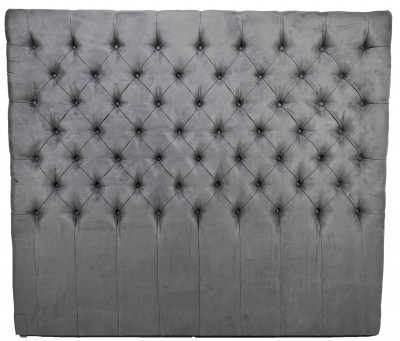 Cabeceira de cama estofada cinzenta com padrão acolchoado em losangos