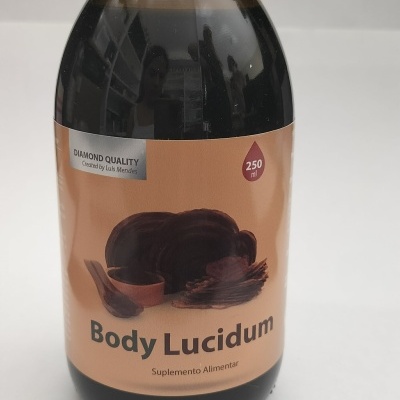 frasco de suplemento alimentar Body Lucidum 250 ml com rótulo castanho claro e tampa branca