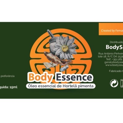 Etiqueta de óleo essencial Body Essence com flor e texto em português