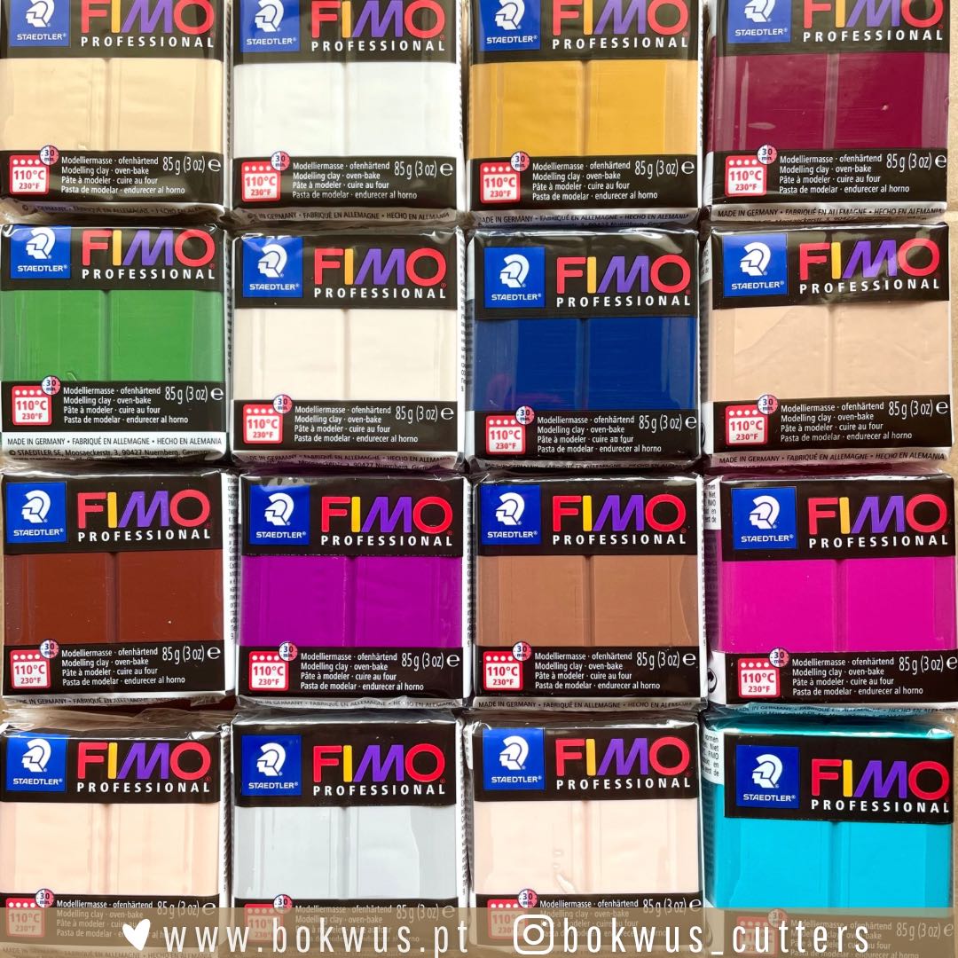 Barras de massa de modelar FIMO Professional de várias cores em embalagem preta