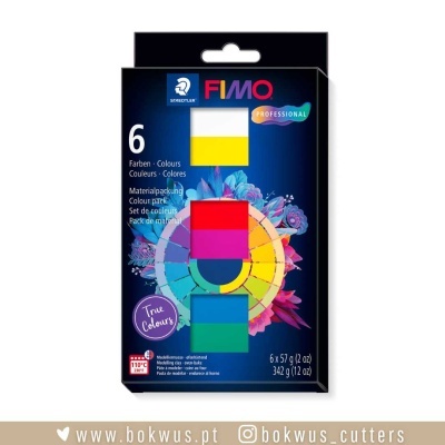 Pacote preto de massa Fimo Professional com seis cores visíveis em quadrados e círculo colorido no centro