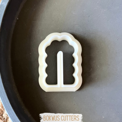 Cortador de bolachas branco em plástico com forma ondulada