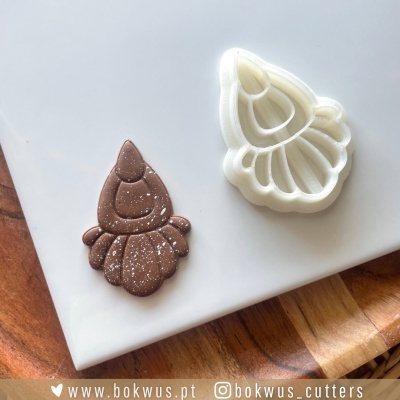 Cortadores de biscoitos em forma de concha com massa castanha glitter