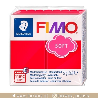 Massa de modelar FIMO Soft vermelha para cozedura no forno em embalagem branca e vermelha