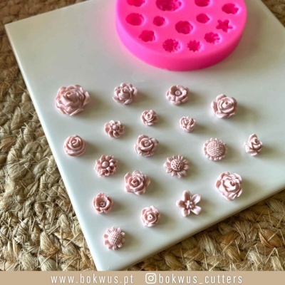Conjunto de moldes de silicone rosa para flores e flores feitas em pasta de açúcar