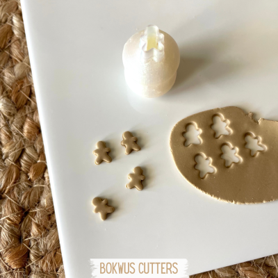 Cortador de biscoitos boneco gengibre e massa com recortes