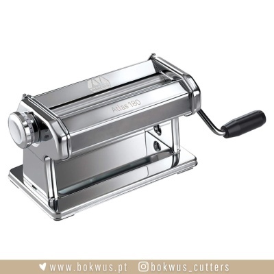 Máquina de massa Atlas 180 em metal cromado com manivela preta