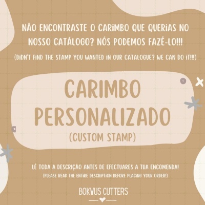 Texto sobre carimbo personalizado com fundo bege e padrões simples
