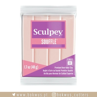 Massa para modelagem Sculpey Soufflé cor rosa claro em embalagem plástica transparente com rótulo