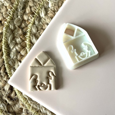 Objetos decorativos em forma de casinha com cena recortada de nativity, creme e branco