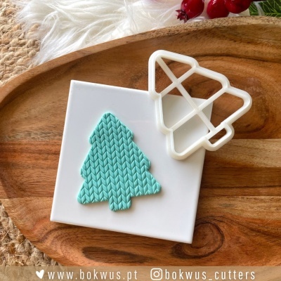 Cortante de árvore de Natal em plástico branco com decoração verde padrão malha