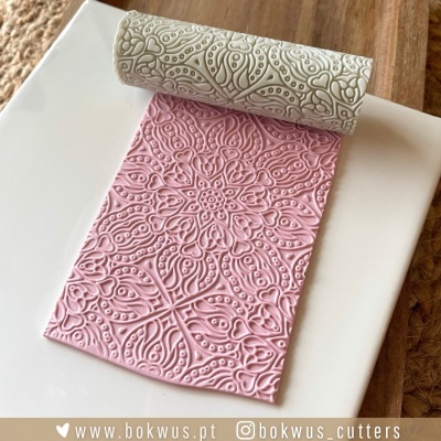 Rolo de textura para massa com padrão floral em relevo