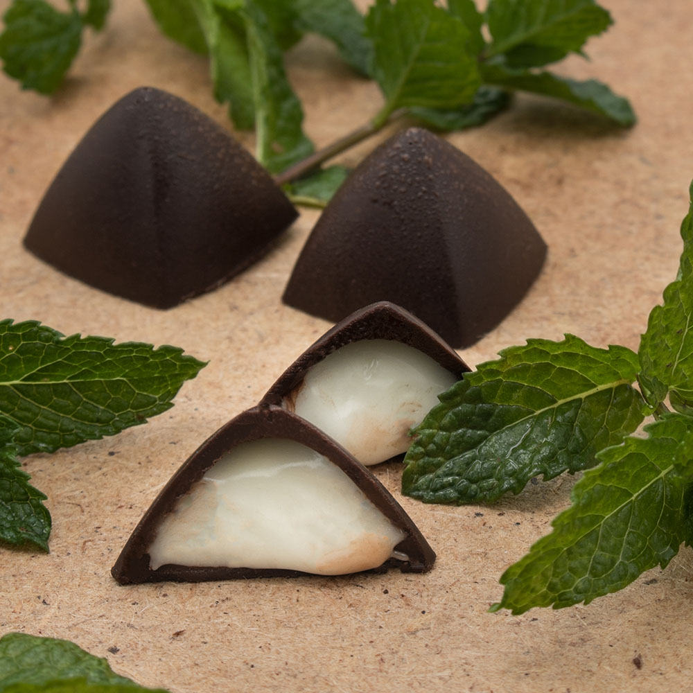 Bombons de Chocolate Negro 70% com Recheio de Menta Bombons de Chocolate Negro 70% com Recheio de Menta