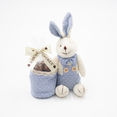 🐰 Coelho de Peluche com Ovinhos de Chocolate 🐰 Coelho de Peluche com Ovinhos de Chocolate