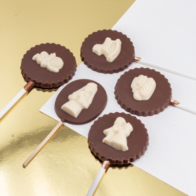 Chupa de Chocolate de Leite c\ Figura de Chocolate Branco