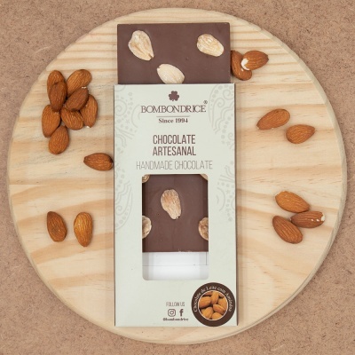 Tablete de Chocolate de Leite com Amêndoa