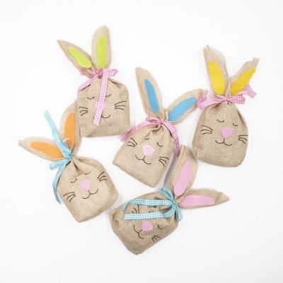 🐰 Saquinho de Pano Coelho com Pedaços de Chocolate