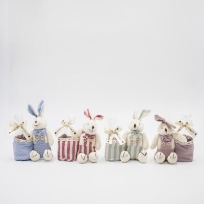 🐰 Coelho de Peluche com Ovinhos de Chocolate 🐰 Coelho de Peluche com Ovinhos de Chocolate