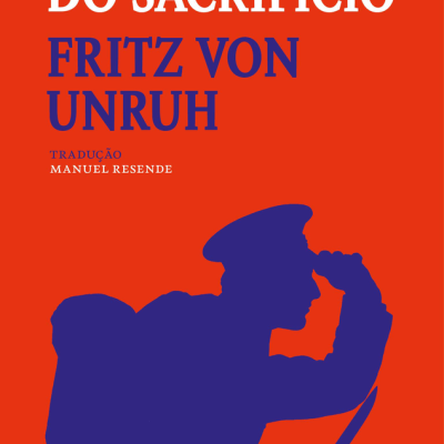 Capa de livro vermelho com texto branco e azul e silhueta azul de soldado