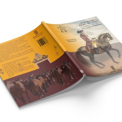 Livro As Reais Manadas de Alter do Chão com ilustração de cavaleiro em cavalo na capa e texto informativo no verso