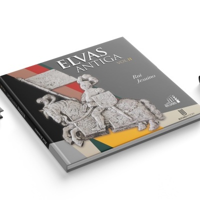 Três livros ELVAS ANTIGA num fundo branco