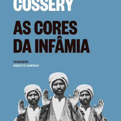 Capa livro azul com título AS CORES DA INFÂMIA, nome Albert Cossery e imagens a preto e branco de homem com turbante e mãos levantadas.