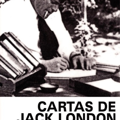 Capa de livro Cartas de Jack London branco e preto com homem a escrever