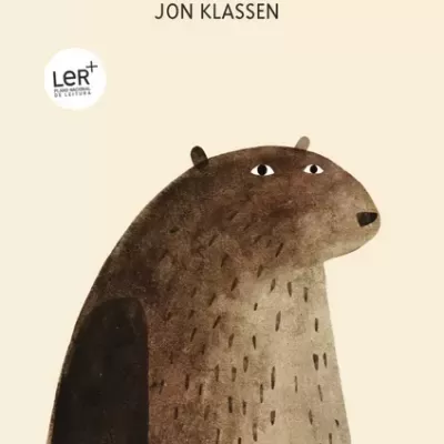 Capa de livro infantil com urso castanho e texto QUERO O MEU CHAPÉU de Jon Klassen