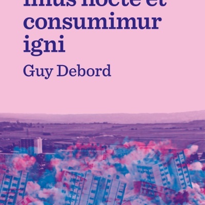 Capa de livro rosa com título e demoluição de prédios