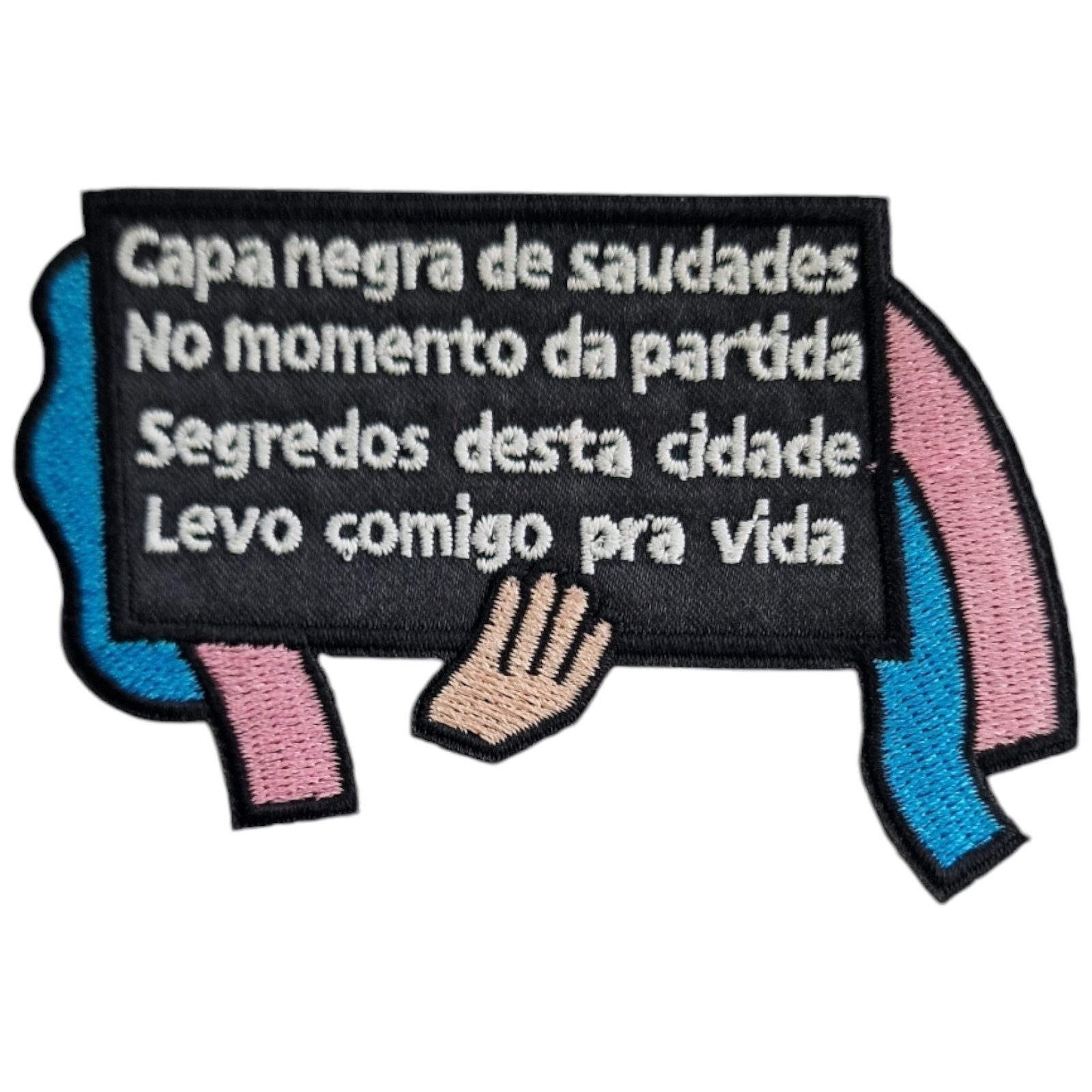 Emblema bordado com texto em português e fitas rosa e azul