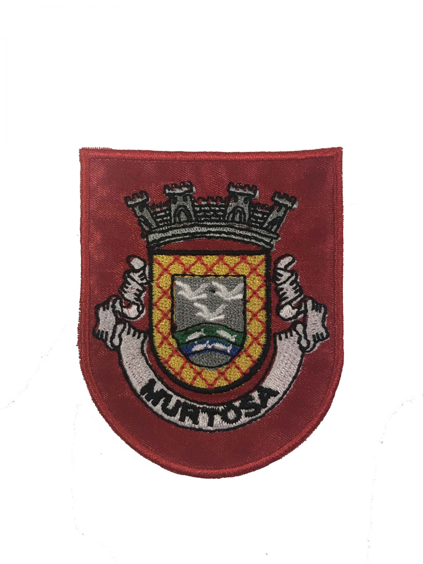 Insígnia bordada vermelha com brasão e texto MURTOBA