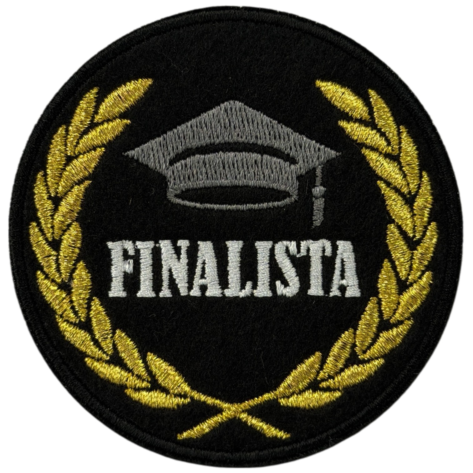 Emblema redondo preto com bordado dourado, cinzento e branco com texto FINALISTA.