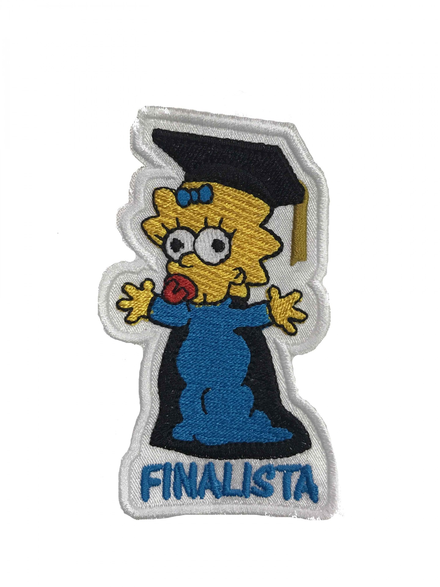 Patch bordado de personagem amarela com barrete de formatura e texto FINALISTA