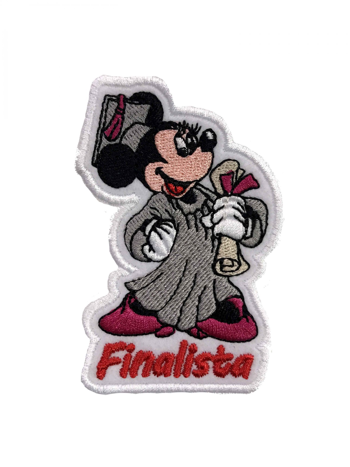 Emblema bordado do Mickey Mouse com toga e diploma, texto Finalista