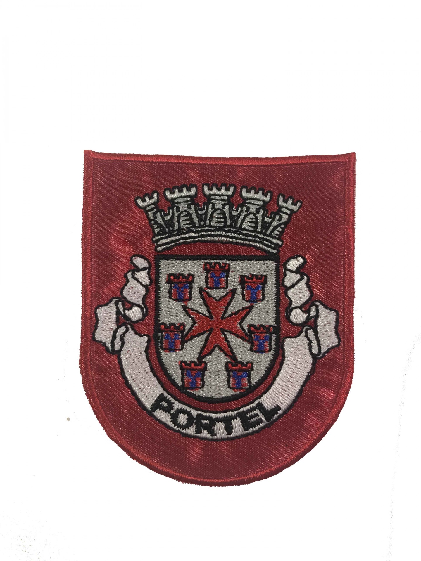 Emblema bordado vermelho com brasão e coroa, texto PORIEL.
