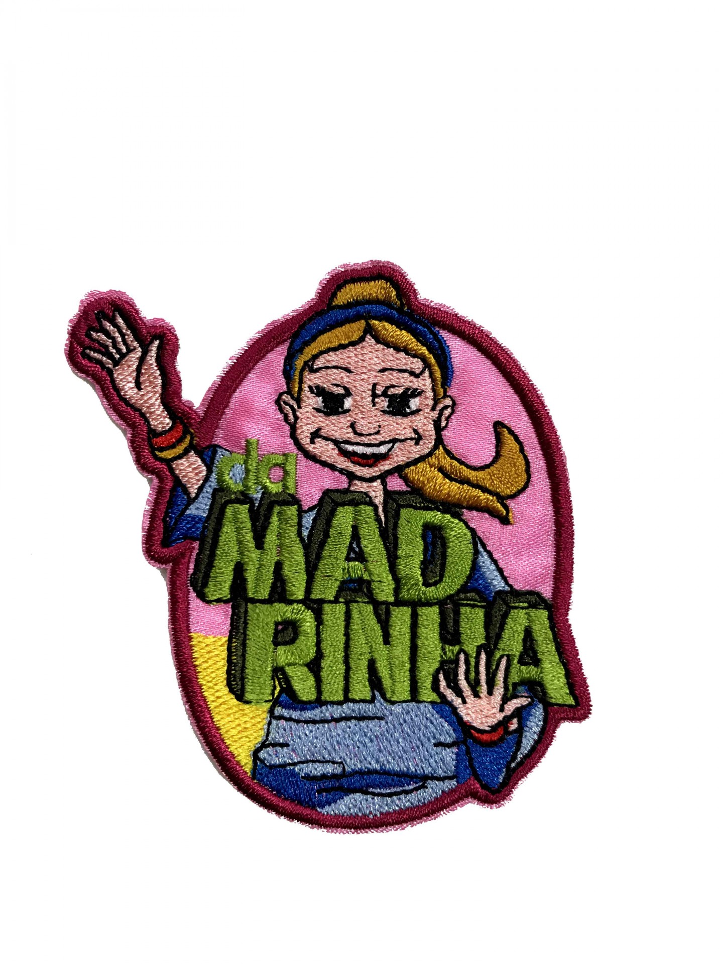 Patch bordado com personagem feminina e texto MAD IRNIA