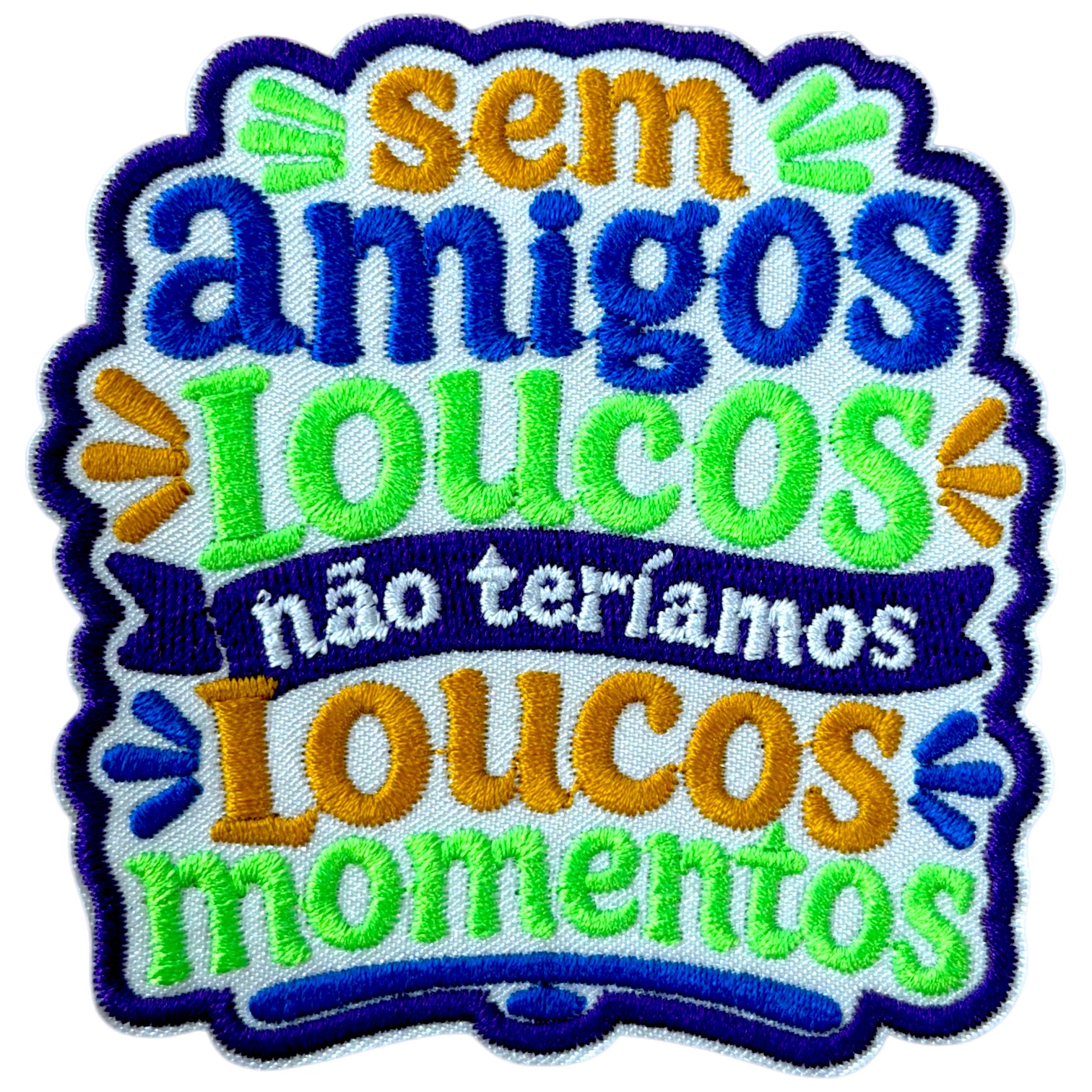 Emblema bordado colorido com texto em português.