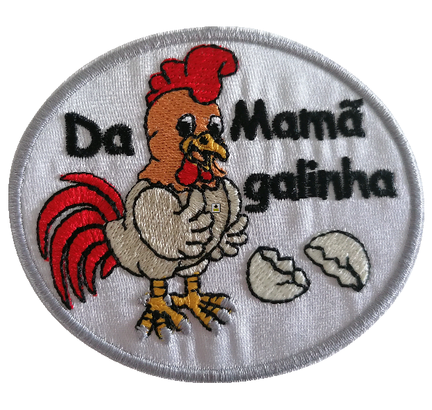Emblema bordado com galinha e texto 'Da Mamã galinha'